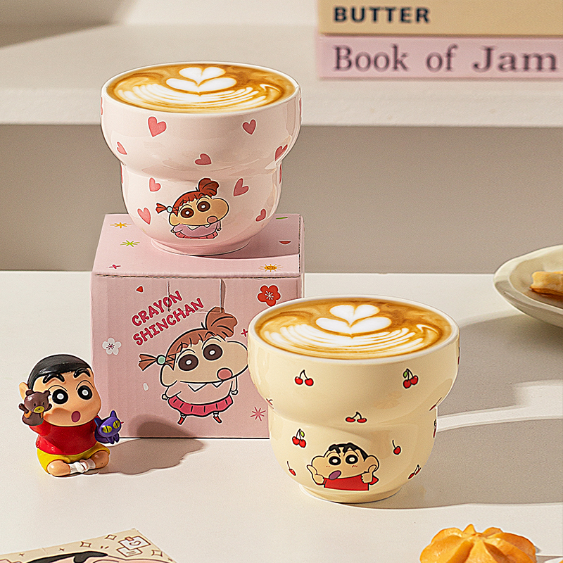 摩登主妇蜡笔小新手握陶瓷咖啡杯