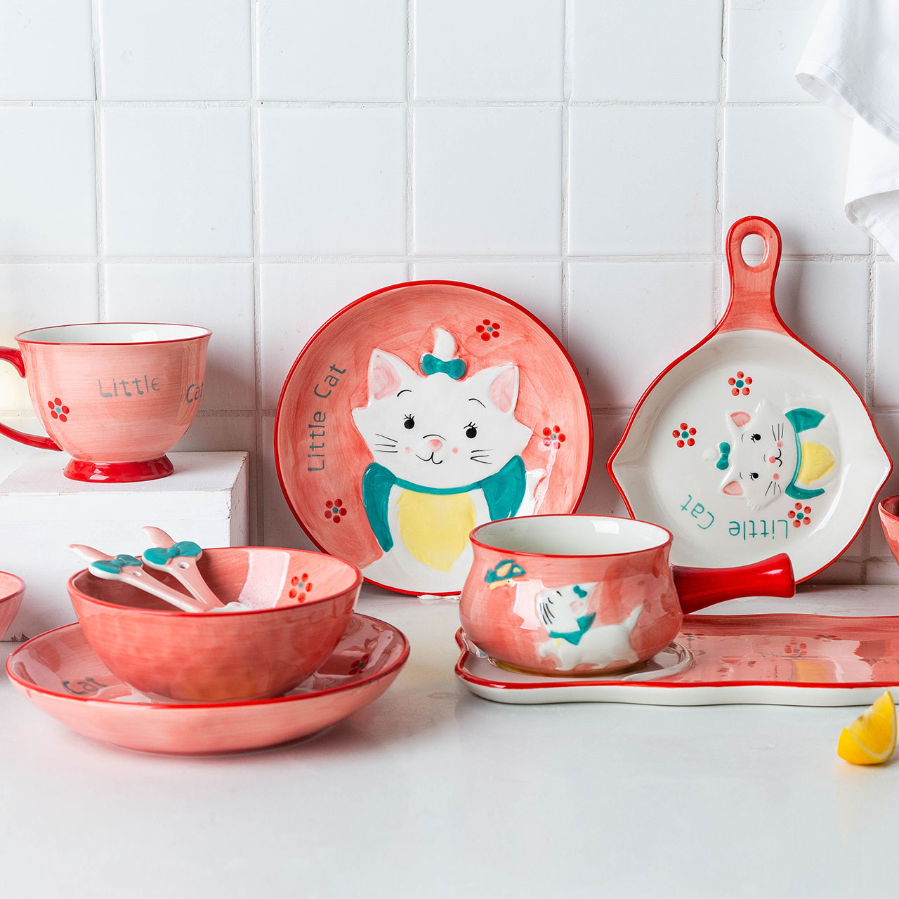 Modern housewives Japanese soup, chopsticks, cartoon dishes