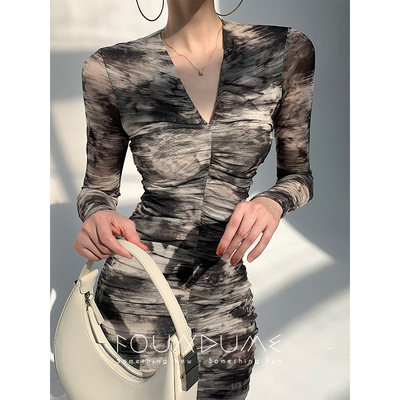 包臀裙水墨抽皱深V领口