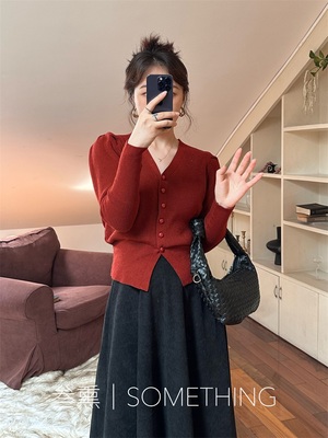 V领单排扣泡泡袖纯色针织毛衣