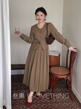 Something叁熏 简约V领长袖小衫+大摆A字半身裙配腰绳
