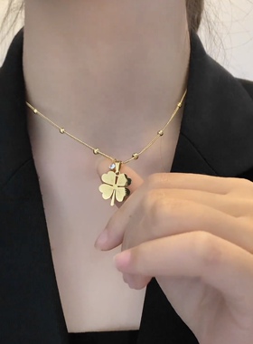 轻奢小众镶钻金色花朵项链