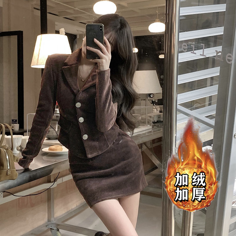 高级感小香风套装女秋冬加绒MM显瘦减龄时尚西装外套短裙两件