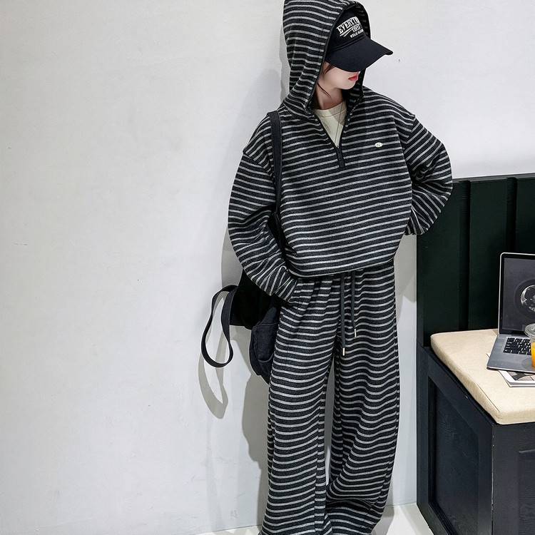 专柜品牌女童条纹卫衣套装2026春装新款女孩大童韩系外套运动阔腿