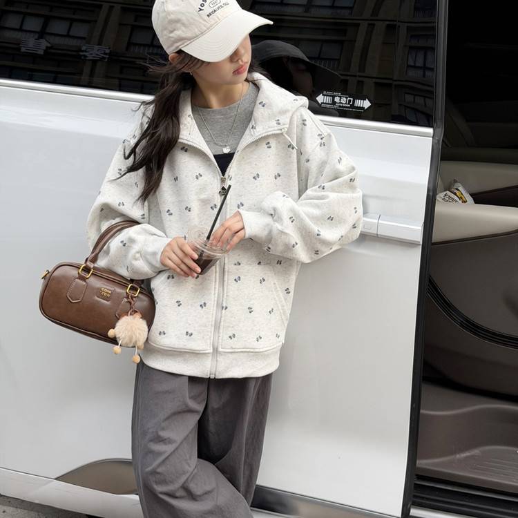 专柜品牌女童休闲外套春秋款2026新款儿童秋季棒球服大童秋装连帽