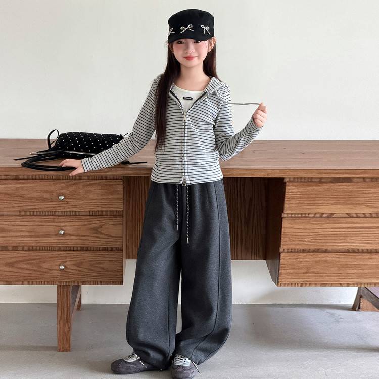 专柜品牌女童春秋条纹假两件连帽上衣套装2026新款韩范休闲弯刀裤