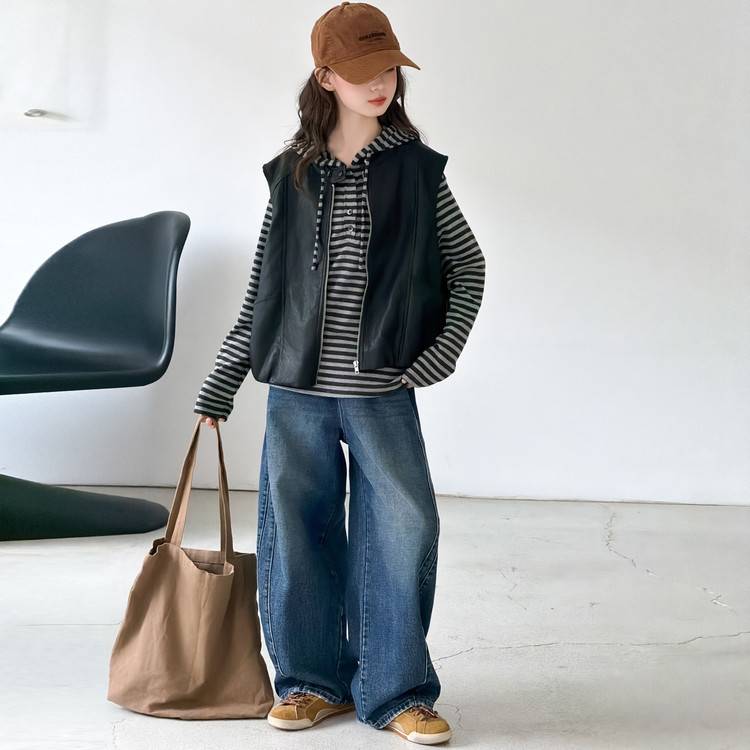 专柜品牌女童皮马甲三件套春秋2026新款时髦女童牛仔弯刀裤连帽打