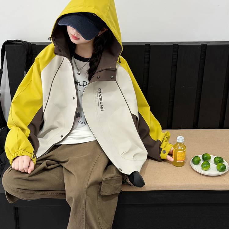 专柜品牌女童秋季拼色冲锋衣2026春秋新款修身拉链衫中大童连帽潮