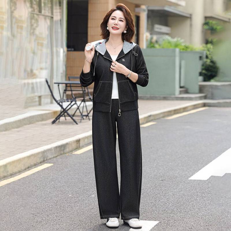 专柜品牌时尚连帽运动套装女春秋减龄显瘦妈妈装中老年女装春装休