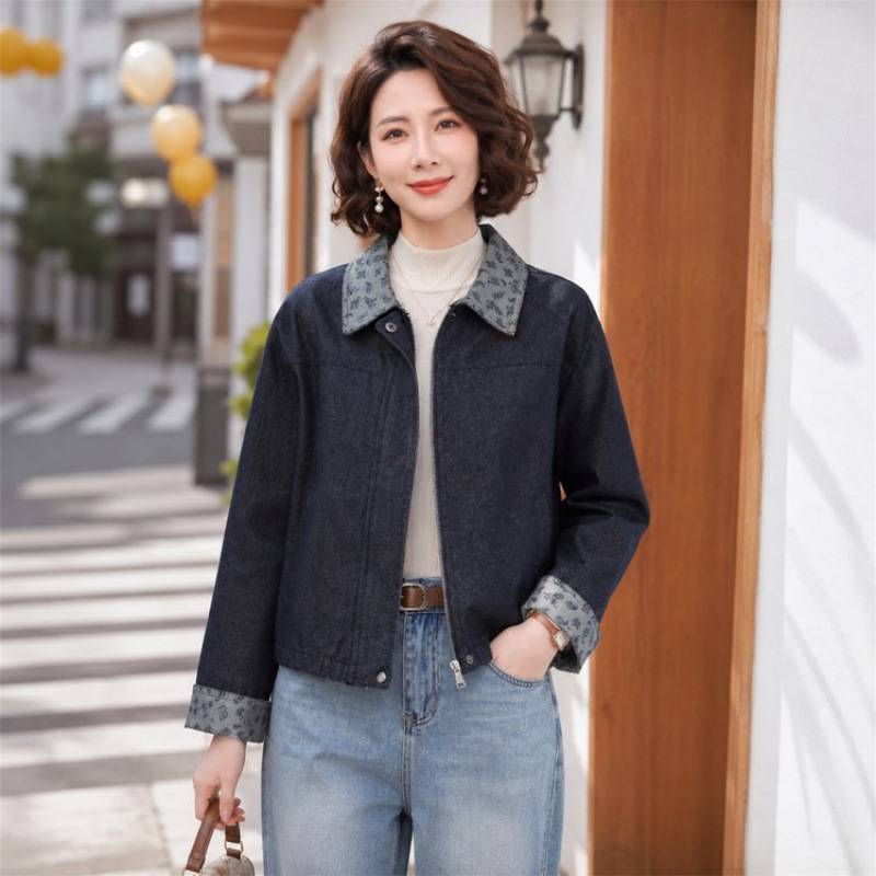专柜品牌韩版百搭翻领牛仔外套中老年女装春秋款今年流行妈妈拼接