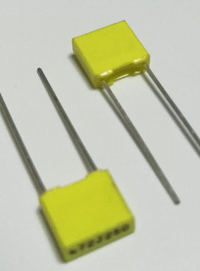 校正电容 822J100V 黄色 0.0082UF 8.2NF 8200PF 100V 脚距P=5mm