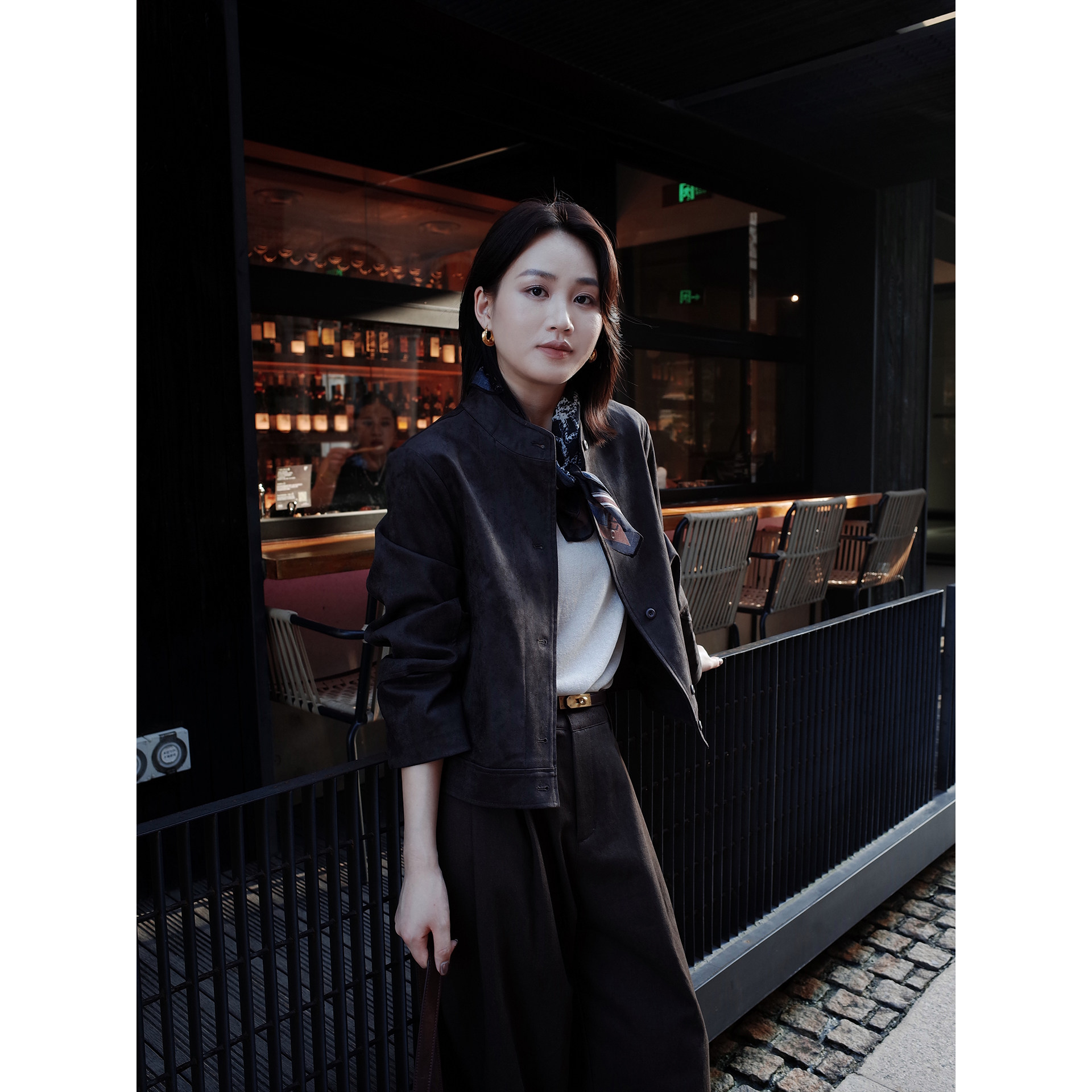 梁咏珊极简麂皮绒翻领短外套女图片
