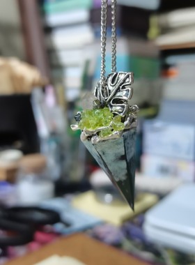 “​我欣赏着参天大树，却忽略它精致的纹理。” 留念