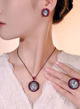 新款铜镀枪黑色仿彩宝镶钻花朵吊坠女款项链仿红宝石耳钉开口戒指