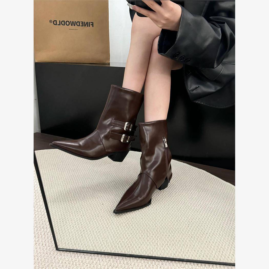 香港尖头粗跟皮带扣短靴女2024新款高跟气质裤管靴黑色气质时装靴