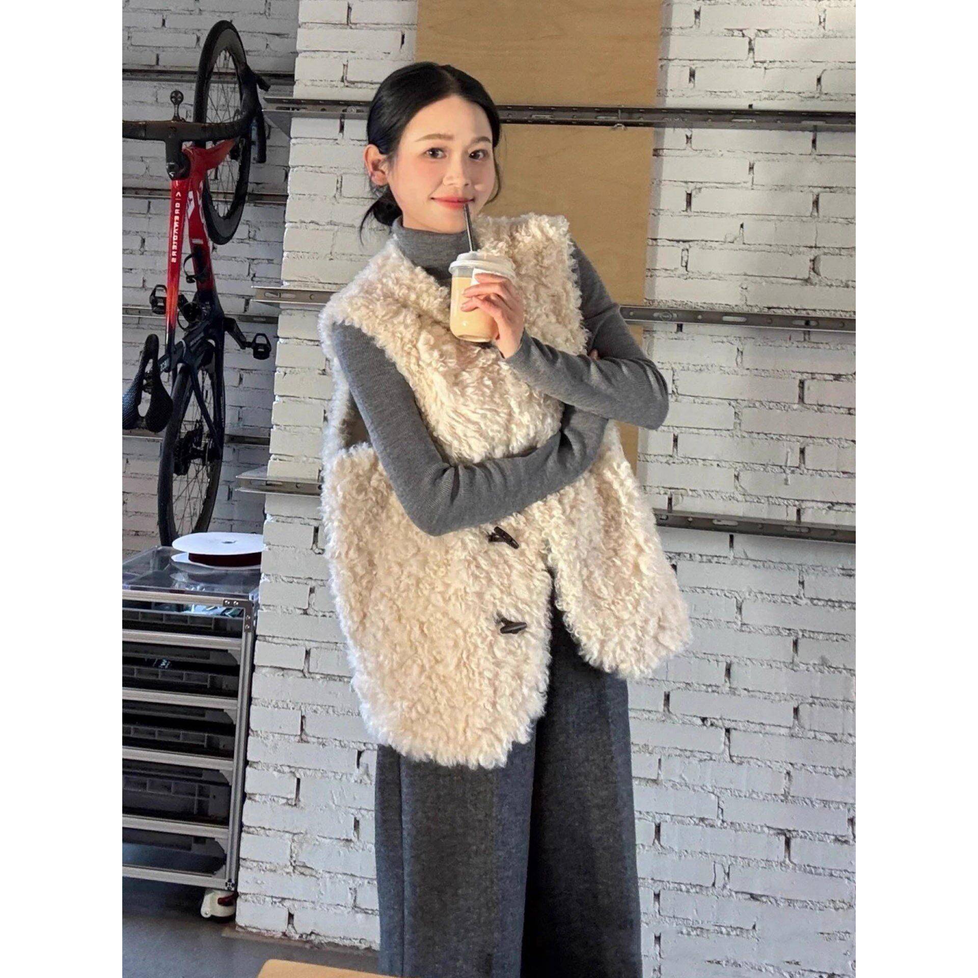 潮牌羊羔毛马甲女2025新款高级感皮毛一体皮草马夹背心毛毛绒外套