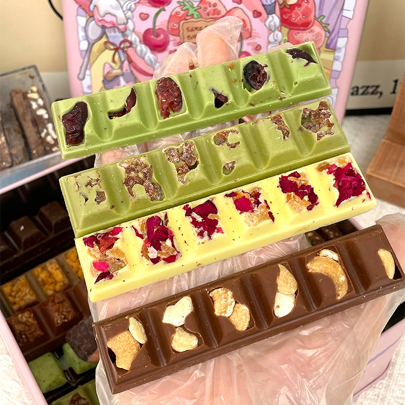 坚果夹心巧克力条纯可可脂开心果黑巧克力网红解馋零食年货送礼盒,零食/坚果/特产,混合巧克力,淘宝优惠券,粉丝福利购,淘宝优惠卷