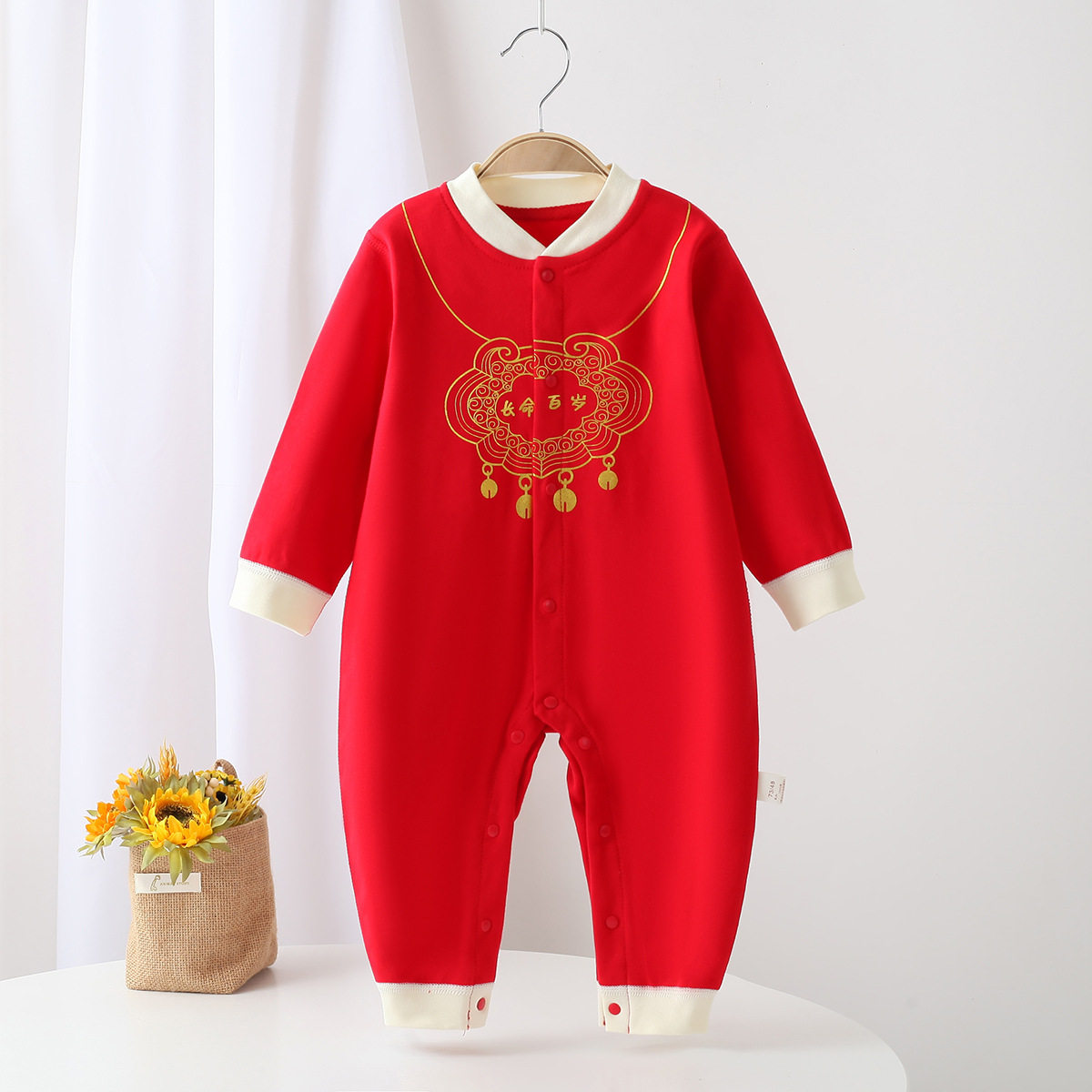 满月一岁女宝宝衣服婴儿拜年服红色过年服抓周宴周岁礼婴幼连体衣