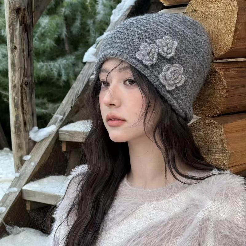 高智姐感灰色立体花朵针织冷帽女