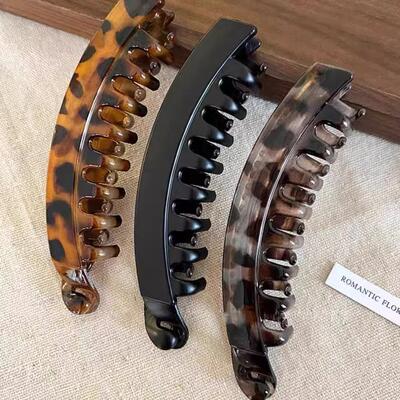 Large, trendy high ponytail clip that creates a natural, vol