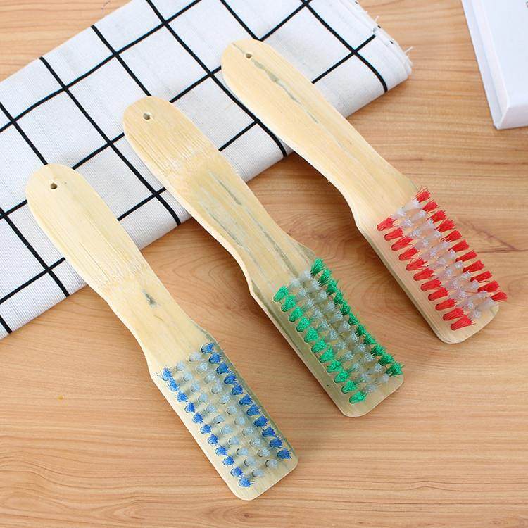 Bent-handle thick long bamboo shoe brush from a 2-yuan store