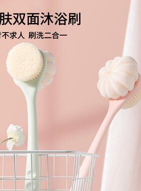 Long-handled bath brush with soft bristles, 2-in-1 bath and