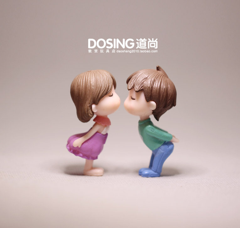 q版卡通亲嘴情侣 男孩女孩 婚庆结婚婚礼娃娃 手办人偶模型摆件