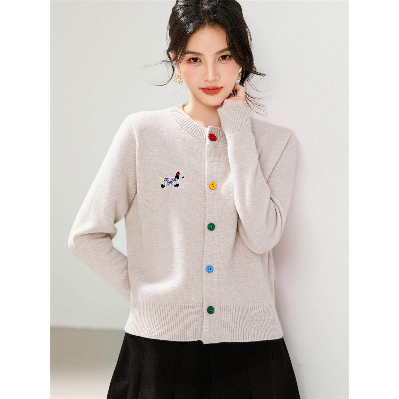 实拍十三行秋甜酷糖果色扣子狗刺绣内外穿开衫毛衣