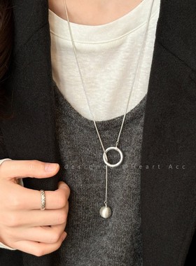 银色拉丝圆球吊坠抽拉项链女2025秋冬新款毛衣链简约高级感配饰品