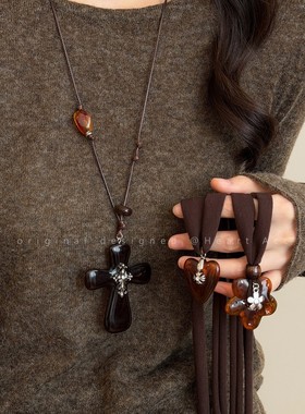 秋冬咖色花朵吊坠布艺项链女2025新款复古设计长款毛衣链百搭配饰