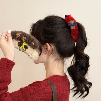 毛绒绒可爱小熊红色香蕉夹女冬季新款后脑勺抓夹马尾夹子盘发发饰