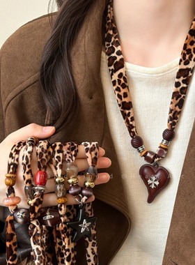 复古豹纹布艺黑星星吊坠项链女款秋冬挂脖抽拉长款毛衣链气质配饰