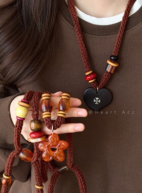 美拉德爱心十字架毛线项链女2025新款秋冬毛衣链小众个性设计配饰