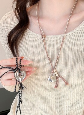 黑色编绳爱心吊坠项链女款韩系高级感长款抽拉毛衣链秋冬百搭配饰