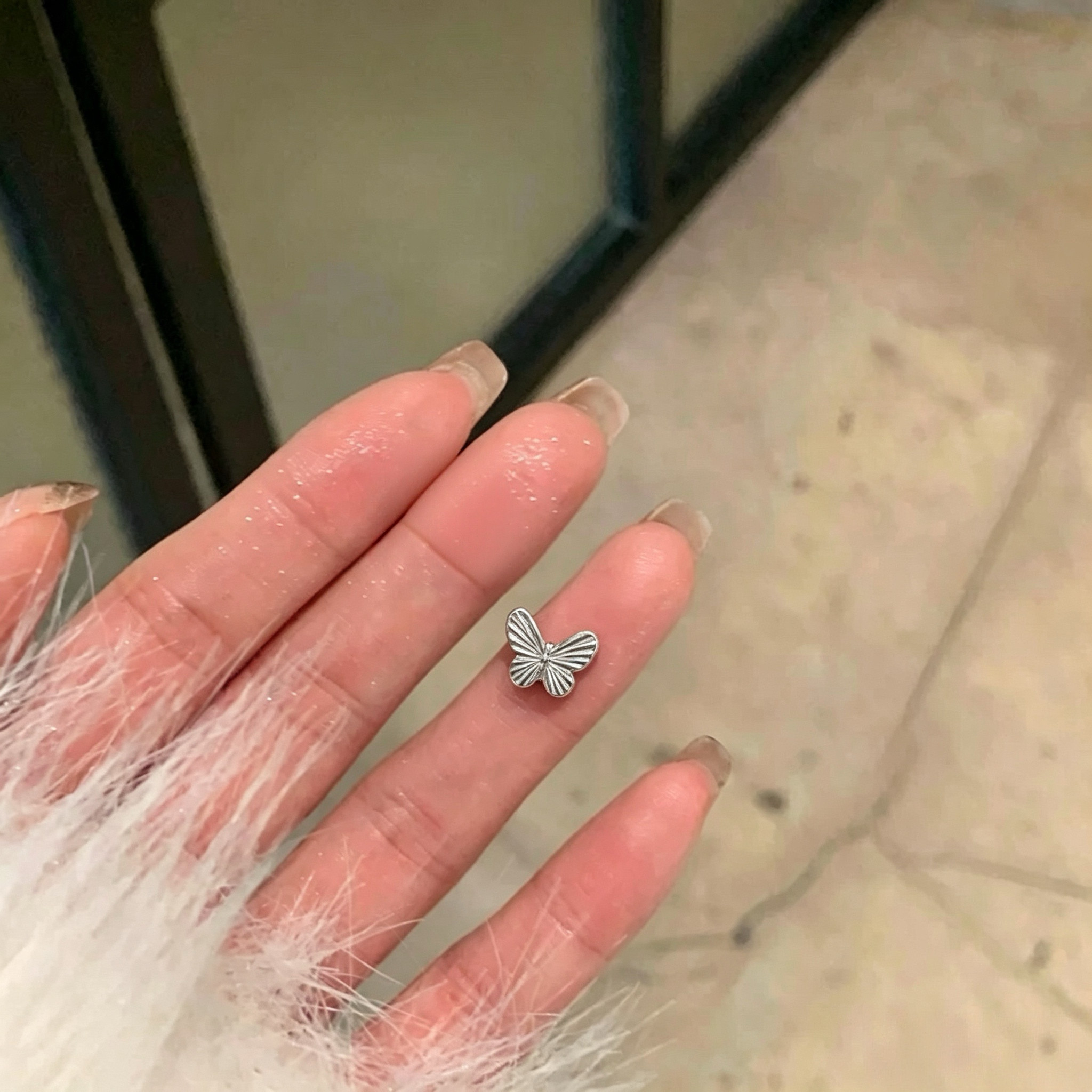 F136钛合金波浪纹蝴蝶耳钉