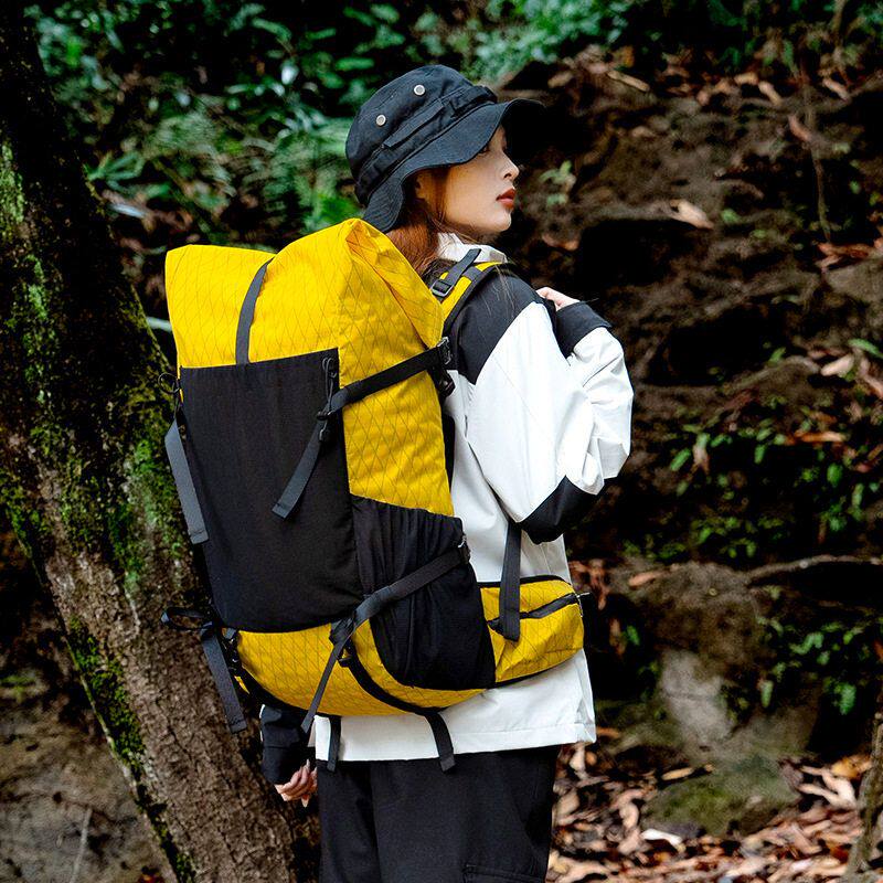 户外登山包轻量化徒步越野露营背负系统双肩包超轻便旅行防水背包