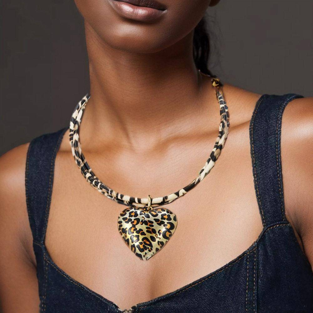 饰品爱心吊坠豹纹皮绳项链锁骨颈链项坠leopard necklace women图片