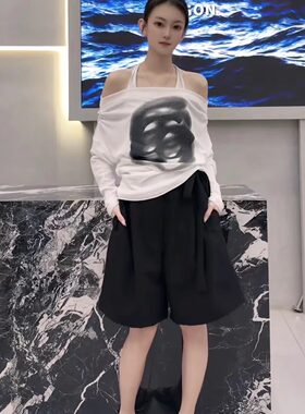 露肩薄款挂脖罩衫+五分阔腿裤