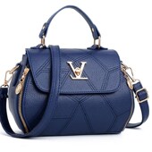 Famose thread Womens Leathe 2024 Shell Luxury Handbags Bags