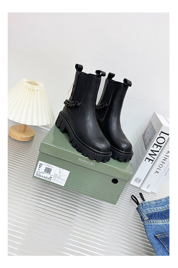 RUSSIAN ORIGINAL SINGLE TOP LAYER COWHIDE ROUND TOE CHAIN CHELSEA BOOTS BLACK LEATHER CIGARETTE BOOTS PLUS SIZE BOOTIES WOMEN