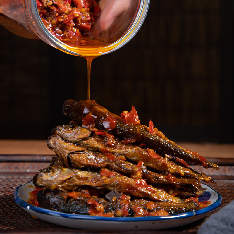 味了谁选子鱼湖南特产烟熏腊鱼火焙鱼手撕剁椒小鱼干咸鱼辣椒菜
