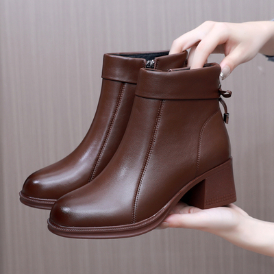 时尚真皮软底中年妈妈短靴女棉鞋