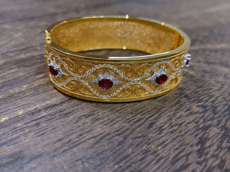 唐秋珠宝18k黄金花丝镶嵌真钻石红宝石开口手镯重工男女首饰定制