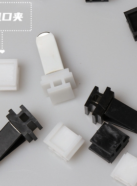 出风口夹汽车载空调孔出风口方形卡扣可粘饰品玩偶香薰石膏配件
