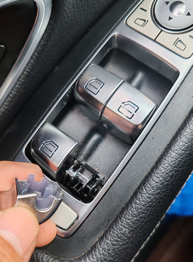 适用奔驰C级C180 C200 GLC260 GLC300玻璃升降器开关车窗按键按钮