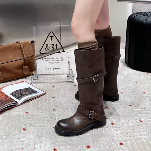 T31女鞋2026秋冬新款中跟骑士靴真皮时装靴复古套筒高靴皮带搭扣