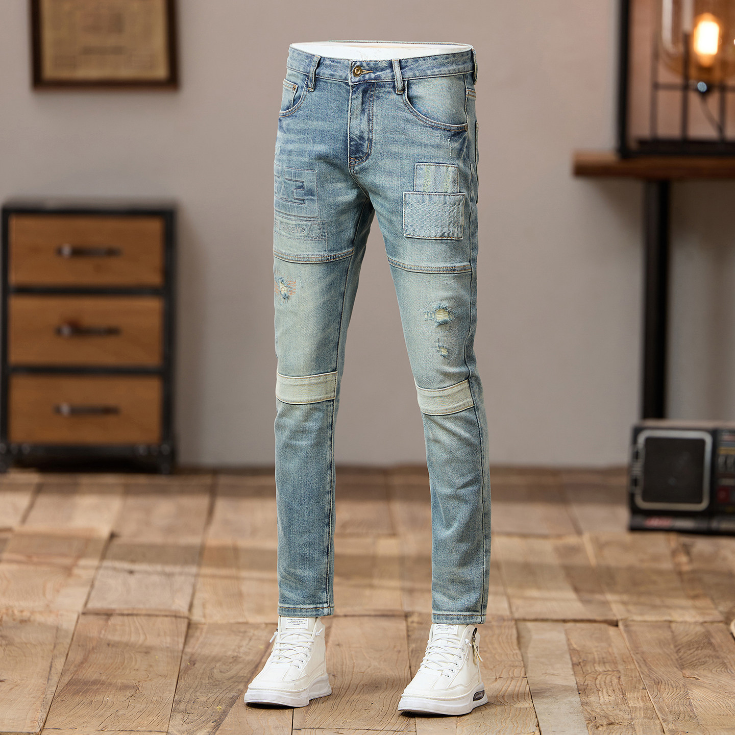 高级感设计秋冬牛仔裤男士时尚破洞补丁拼接款修身小直筒韩版潮流