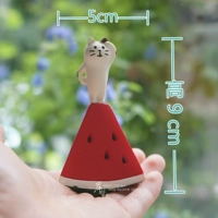 Арбуз с видом на кошек