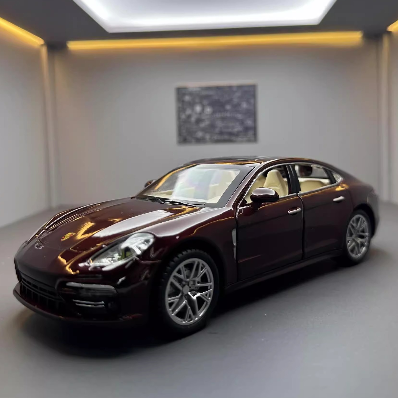 124保时捷帕拉梅拉合金车模型