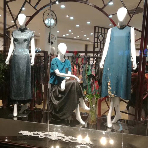 全身女模特道具优雅展示服装橱窗